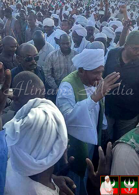 استقبال الإمام الصادق المهدي في ساحة مسجد الإمام عبدالرحمن