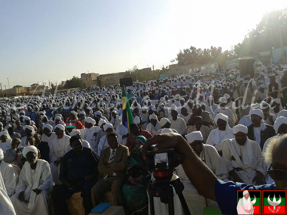 استقبال الإمام الصادق المهدي في ساحة مسجد الإمام عبدالرحمن