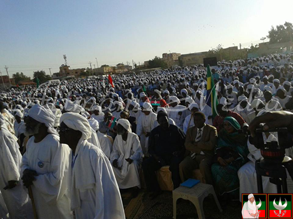 استقبال الإمام الصادق المهدي في ساحة مسجد الإمام عبدالرحمن