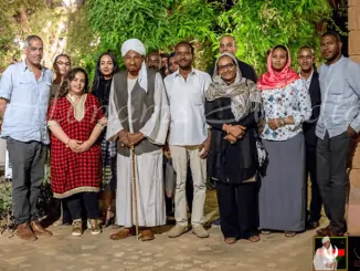 الإمام الصادق المهدي مع مجموعة سودان فيلم فاكتوري
