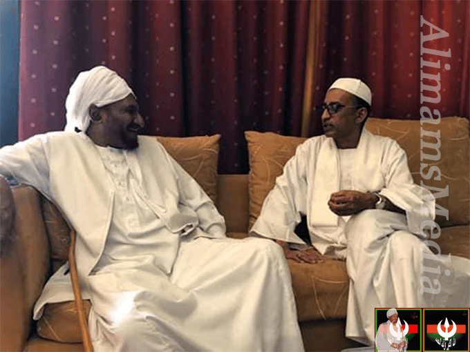 الإمام الصادق المهدي مع المهندس عمر الدقير