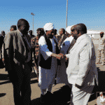 الإمام الصادق المهدي والوفد المرافق له في مطار الجنينة