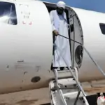 الإمام الصادق المهدي في مطار الخرطوم